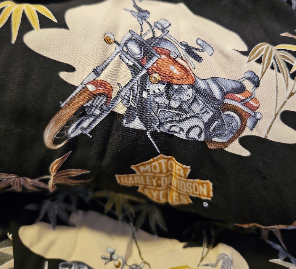 Harley-Davidson  Beige and Black Motorcycle Button Down Shirt Size Xl.